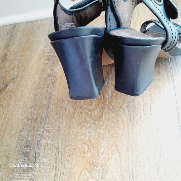 Earthies Asolas Black Cutout Hammered Leather Comfort Block Heels Sandals sz:8.5 - Picture 2 of 7